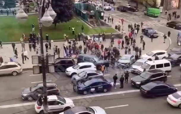 На Майдане в Киеве масштабное ДТП, есть жертвы