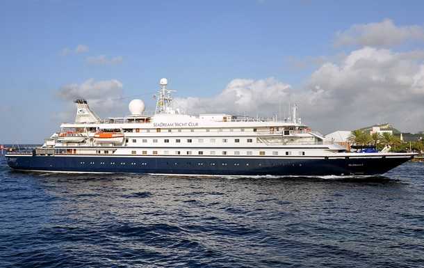 На Карибах один из первых круизов прервался из-за вспышки COVID-19