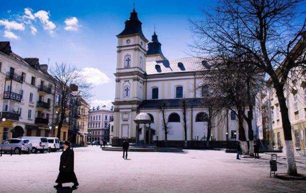 Ивано-Франковск по примеру Львова отменил выходные