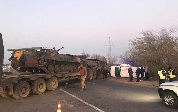 На Одесчине бус попал в ДТП с военным тягачом