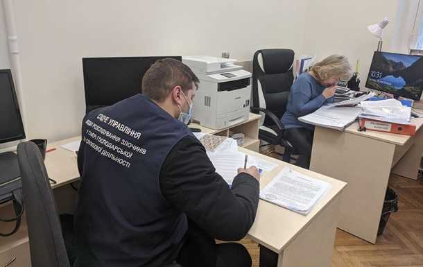 В Музее Революции достоинства проводят обыски