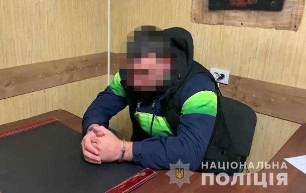 В Одессе пьяная компания избила полицейского и отобрала пистолет
