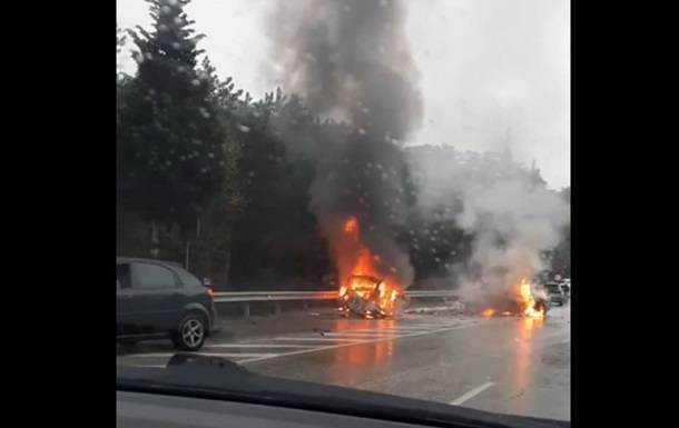 В Крыму после лобового столкновения загорелись два авто, есть жертва