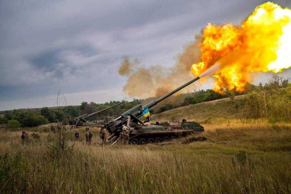 Українські бійці знищили три ворожі склади