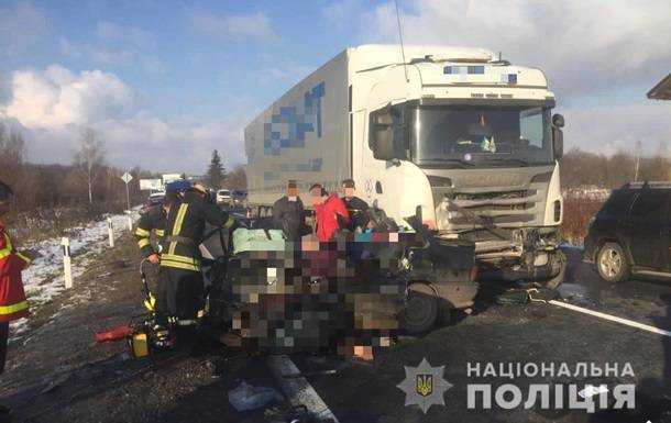 На Закарпатье пять человек погибли в ДТП с фурой