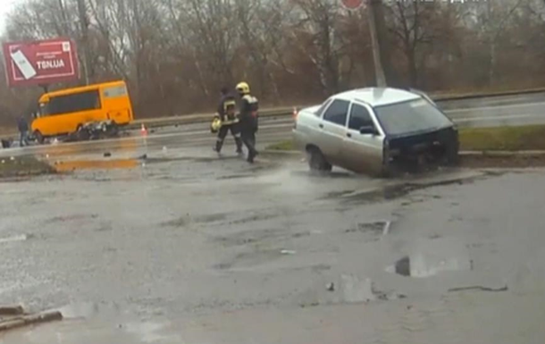 В Сумах разорвало авто, водитель не пострадал