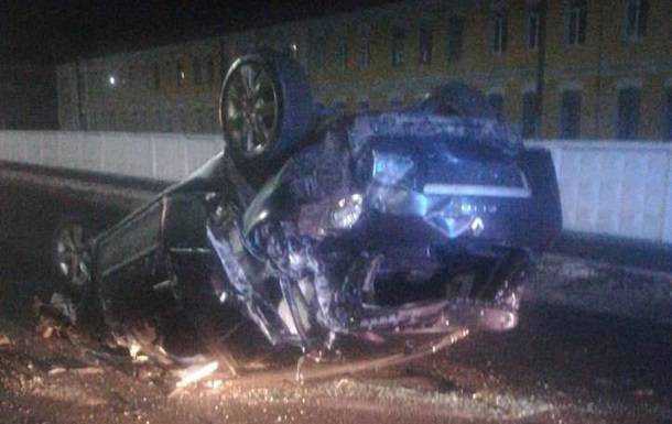 На Волыни девочка-подросток на авто врезалась в забор воинской части