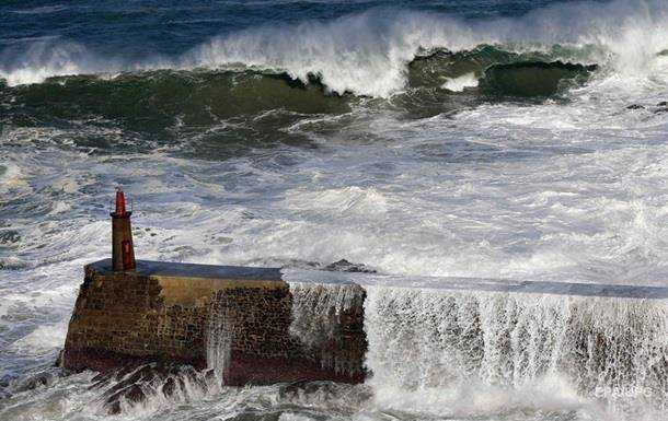 На западе Украины и Приазовье объявлено штормовое предупреждение
