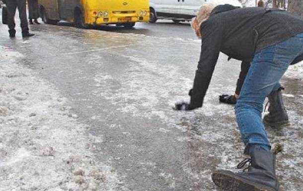 В Киеве из-за гололеда пострадали более 160 человек