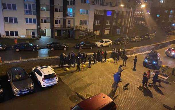 В Минске силовики задерживали людей в дворах