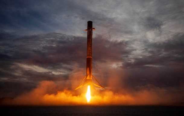 SpaceX запустила ракету-носитель с турецким спутником связи