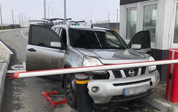 Украинец на авто прорывался в Крым через КПВВ