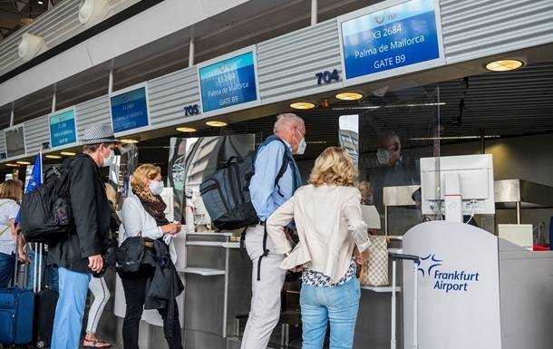 В Нидерландах задержали туристов с поддельными COVID-тестами