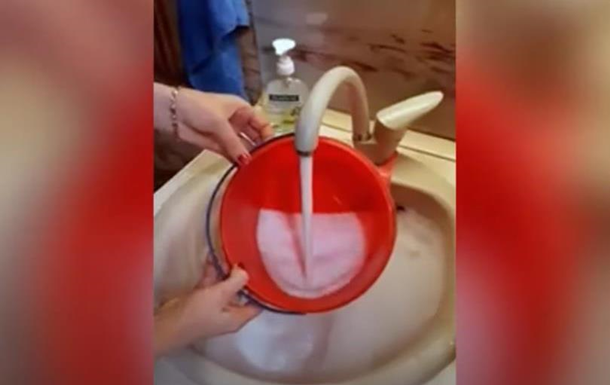 На Ровенщине из кранов идет вода с мыльной пеной