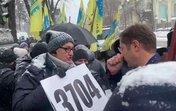 Біля Ради мітингують "євробляхарі"