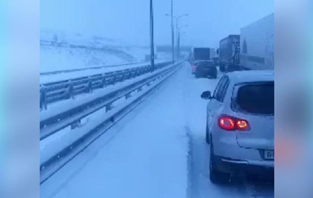 На Кримському мосту утворився гігантський затор