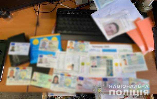 На Буковині підробляли документи України і ЄС