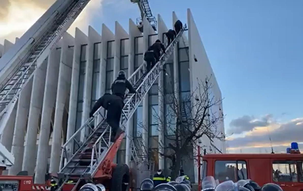 Опубліковано відео штурму офісу партії в Грузії