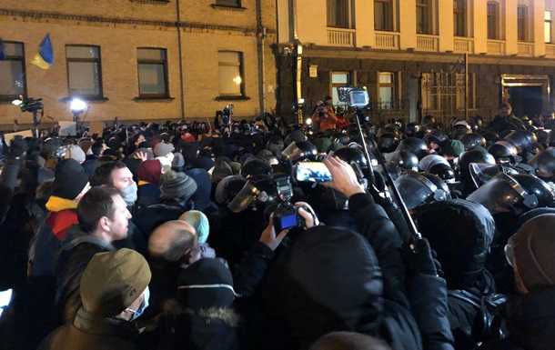 На Банковій погром i сутички через вирок Стерненку