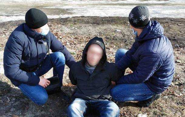 У Сумах чоловік з гранатою погрожував підірвати відділення поліції
