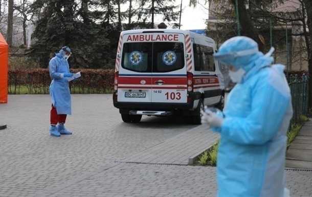 Усі медики однієї з лікарень Чернівців відмовилися від COVID-щеплень