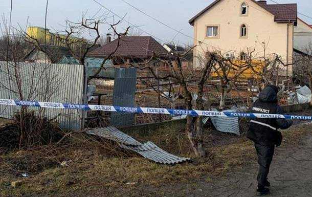 Під Києвом прогримів вибух: пошкоджено декілька машин і будинків