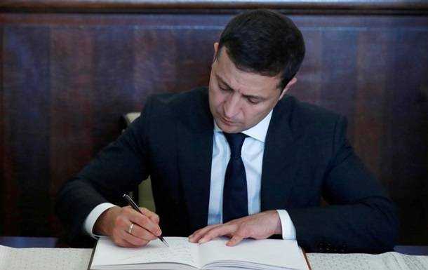 Зеленський підписав закон про колекторів