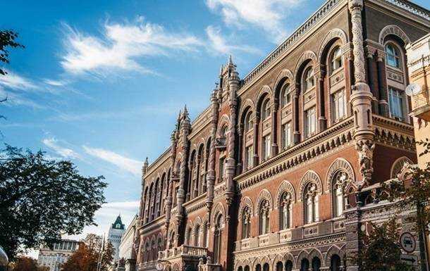 Курси валют на 16 квітня: долар подешевшав