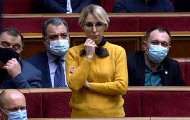 "Слуга народу" на засіданні Ради дивилася фільм