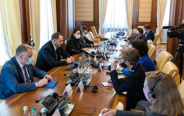 Єрмак закликав посилити відповідальність за снайперські обстріли на Донбасі