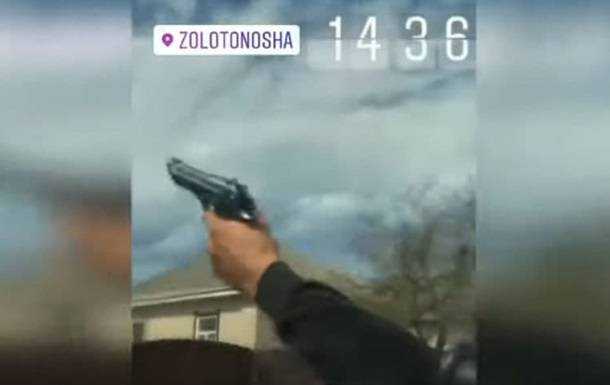 У Золотоноші чоловік влаштував стрілянину з авто під час руху