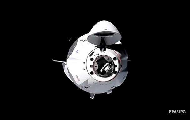 Crew Dragon з чотирма астронавтами пристикувався до МКС
