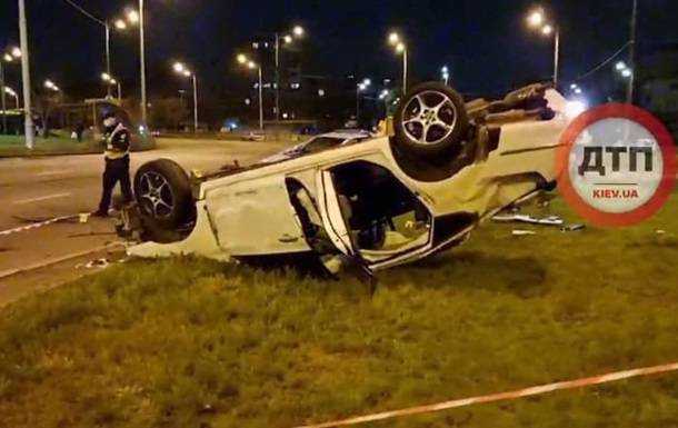 У Києві сталася ДТП з перекиданням, загинула жінка