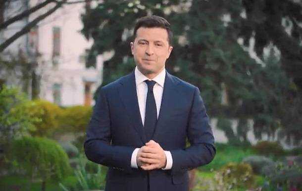 Заради перемоги святкуємо Великдень вдома - Зеленський