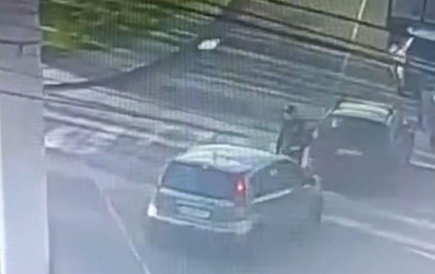 У Вишневому водій навмисно збив поліцейського