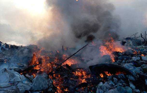На Дніпропетровщині горить полігон побутових відходів