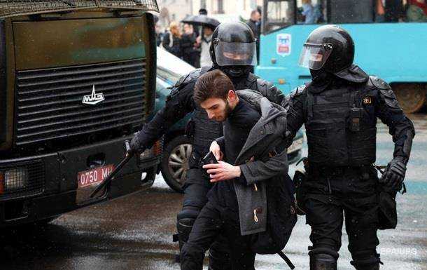 Протести в Білорусі: силовикам дозволили застосовувати бойову і спецтехніку