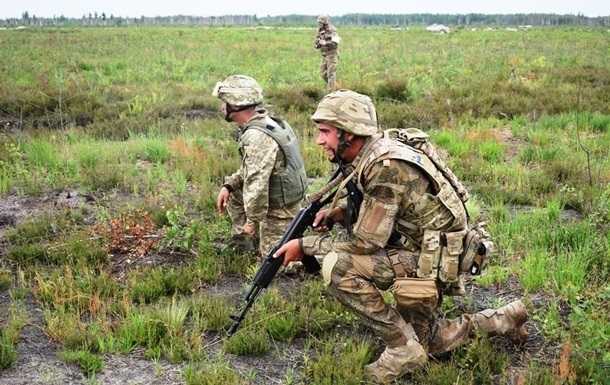Доба на Донбасі: Вісім обстрілів, троє поранених