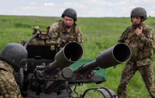У зоні ООС 12 обстрілів, поранений один боєць