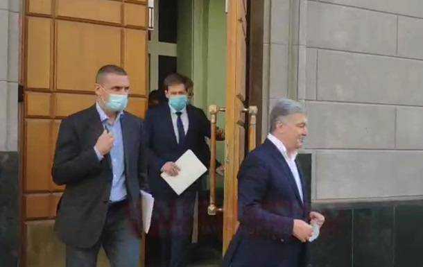 Порошенка більше трьох годин допитували в СБУ