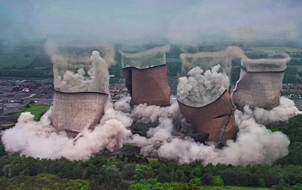 Знесення вибухом британської ТЕЦ показали на відео