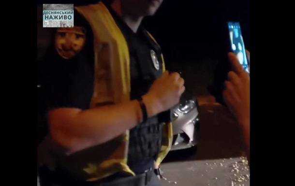 У Києві коп вибив телефон з рук у відповідь на прохання показати документ
