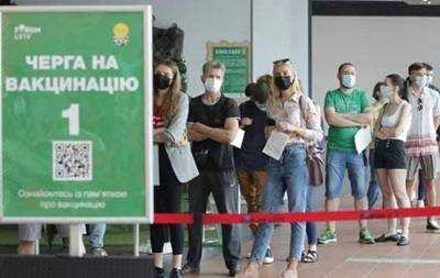 Щеплення на вихідних отримала 31 тисяча українців