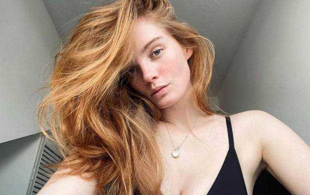 "Ангел" Victoria's Secret знялася топлес у ліжку