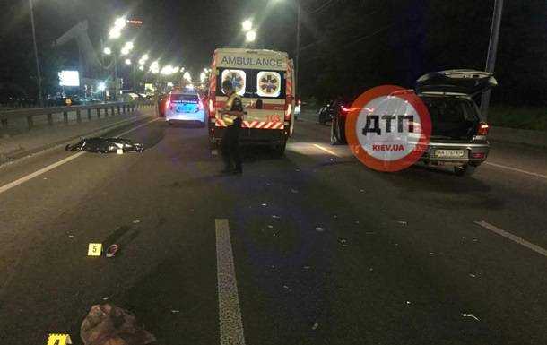 У Києві пенсіонерка загинула, перебігаючи восьмисмугову дорогу