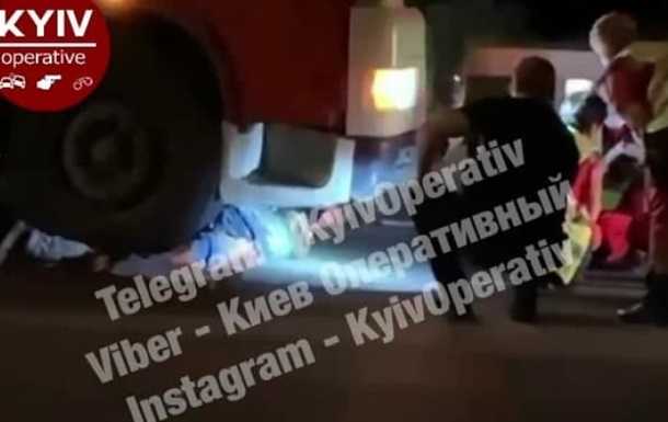 У Києві під колесами фури загинули два пішоходи