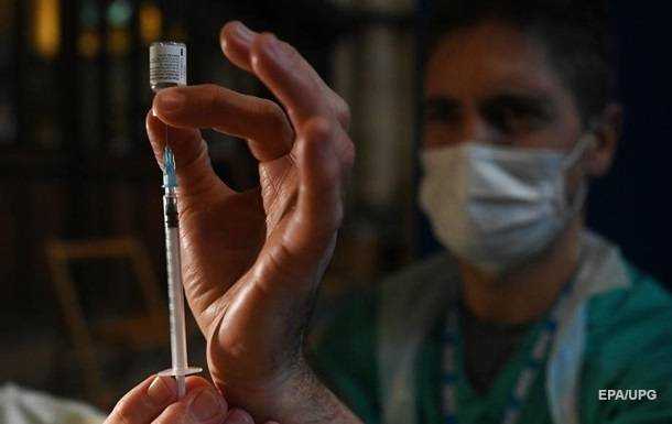 Вчені порівняли ефективність вакцин Pfizer і Sinovac