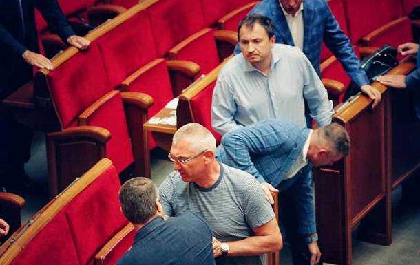У Раді нардеп вдарив колегу в обличчя