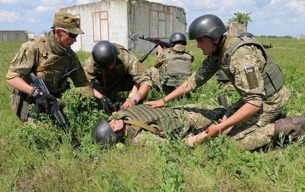 На Донбасі поранені двоє військових