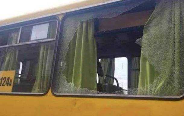 У Дніпрі по автобусу з людьми відкрили стрілянину